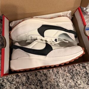 Nike waffle debut women’s size 7.5